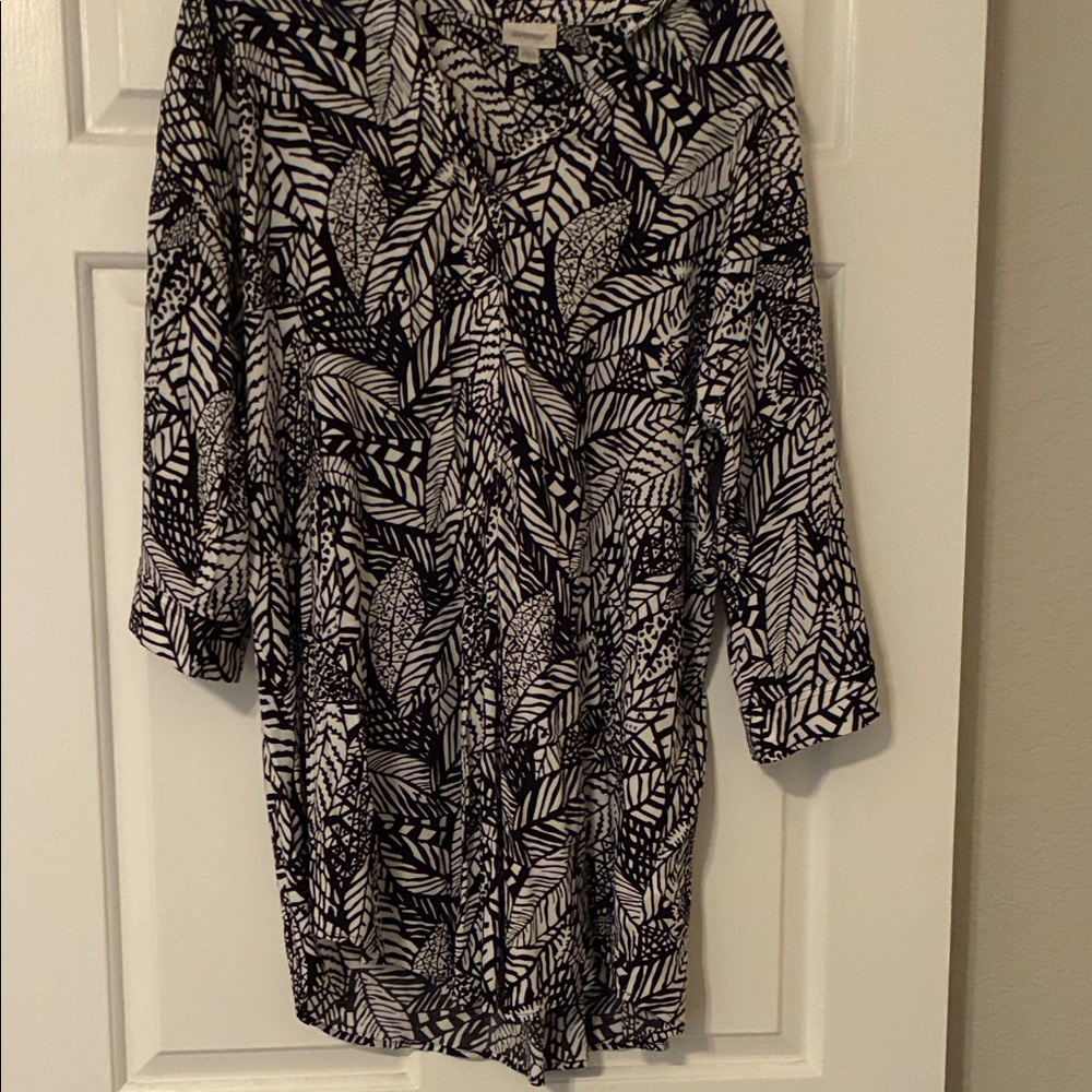 Avenue Black and White Geometric Blouse